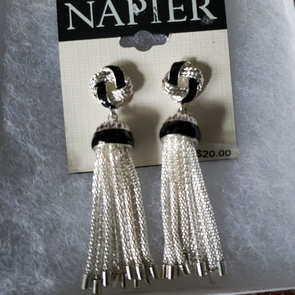 2/15$ NWT Napier chain tassel earrings silver tone and black